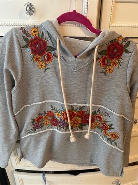 Savanna Jane Light Gray Pullover Hoodie with Red Floral Detail Sz Small